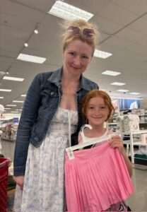 Lindsey Ken - Lori Pope Delighted girl shopping
